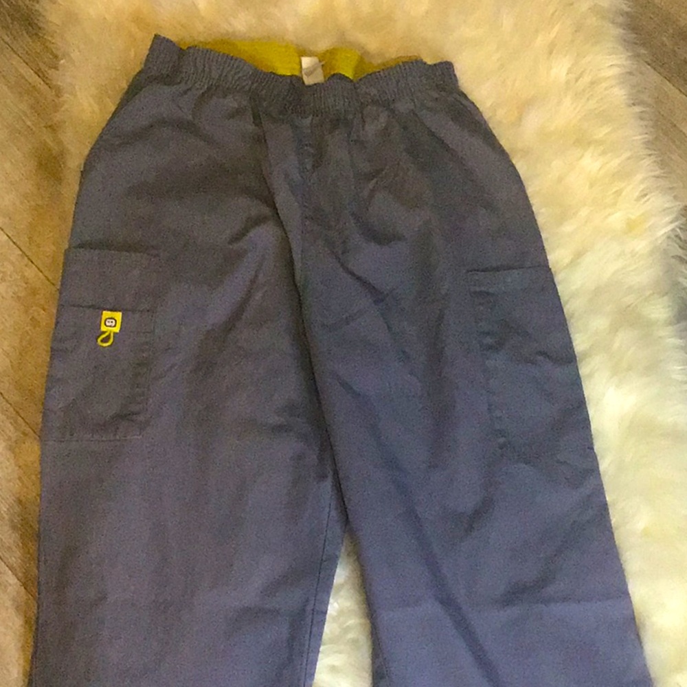 Neone/Grey scrubs